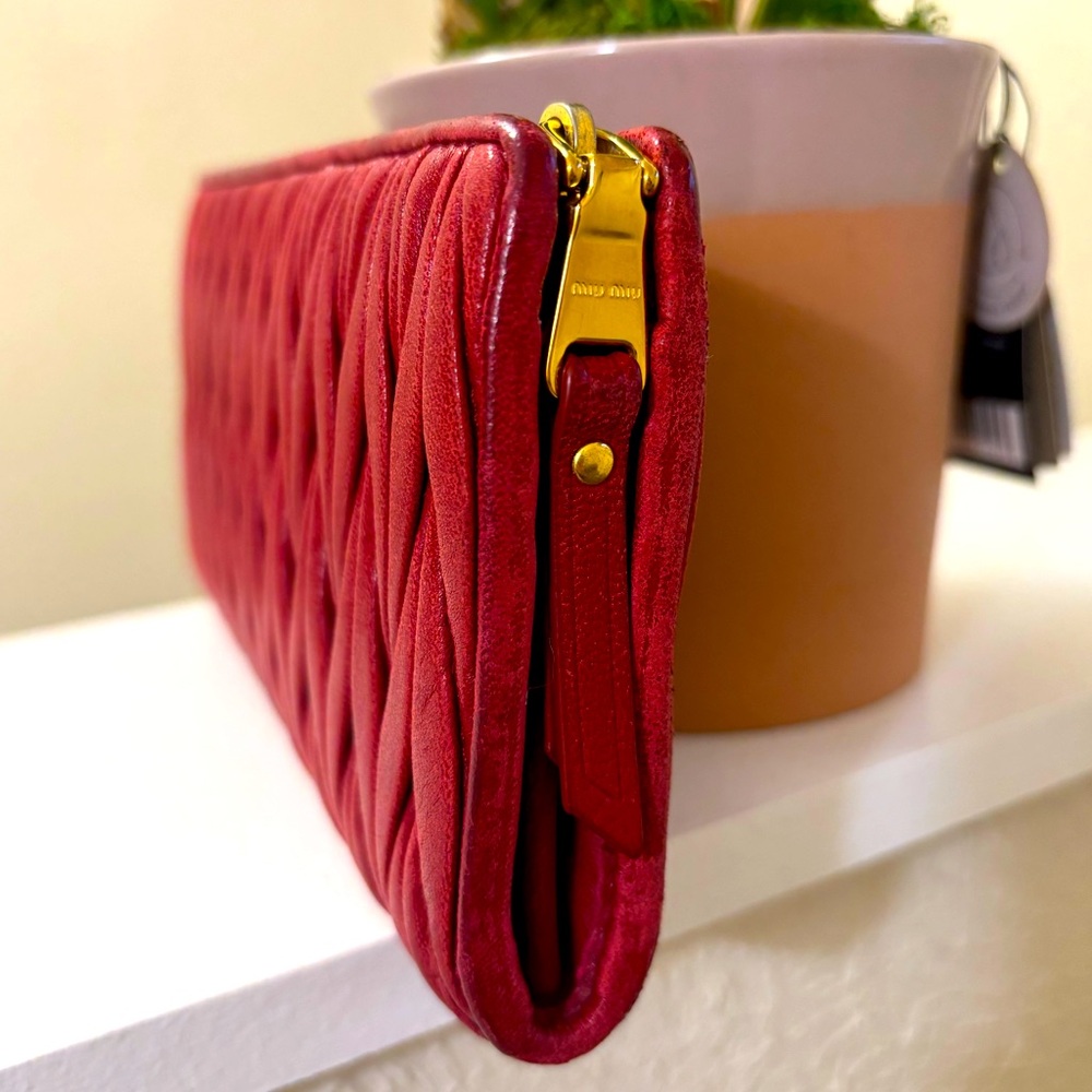 Miu Miu Large Matelassé Nappa Red Leather Long Wallet Zip Closure - Picture 3 of 9